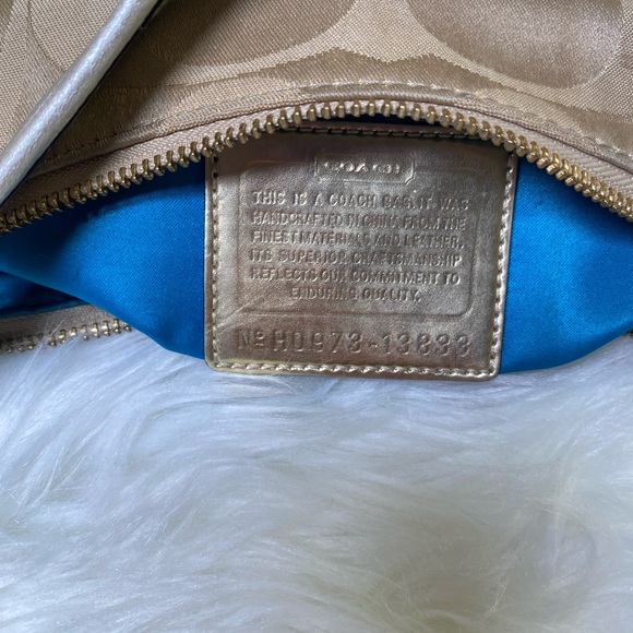 Coach Signature Beige shoulder Handbag - Picture 12 of 15